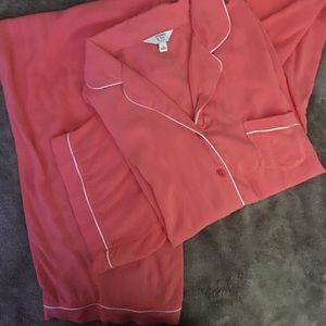 Woman’s pajamas by Crown and Ivy. Coral with white piping. Size Large. CAPRI SET